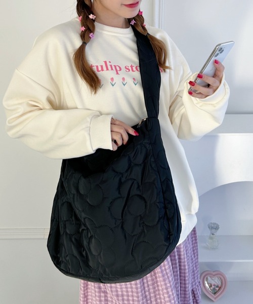 Loueme(ルエム)の「フラワーキルティングショルダーバッグ(ショルダーバッグ・レディース・ピンク/アイボリー/ブラック・FREE)」の10枚目の写真