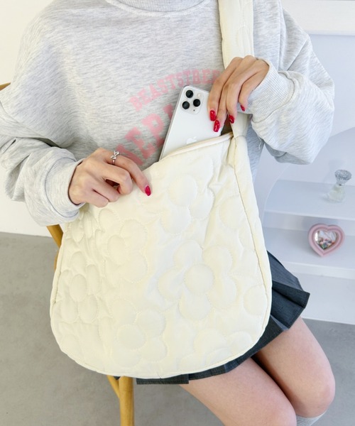 Loueme(ルエム)の「フラワーキルティングショルダーバッグ(ショルダーバッグ・レディース・ピンク/アイボリー/ブラック・FREE)」の15枚目の写真