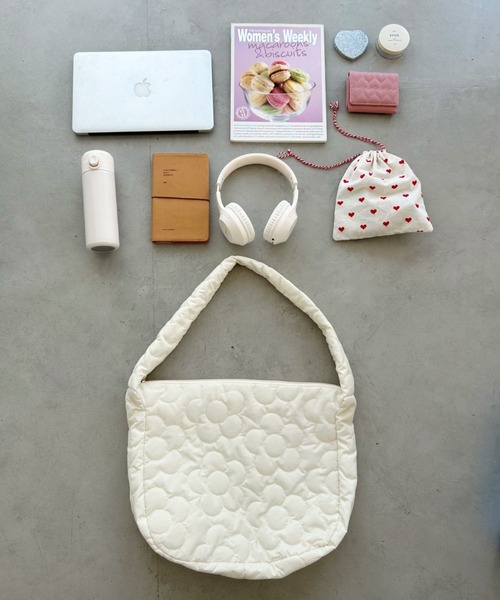 Loueme(ルエム)の「フラワーキルティングショルダーバッグ(ショルダーバッグ・レディース・ピンク/アイボリー/ブラック・FREE)」の8枚目の写真
