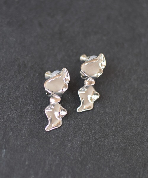 Marient(マリエント)の「Twist Plate Earrings/イヤリング(イヤリング・レディース・シルバー/ゴールド・FREE)」の2枚目の写真