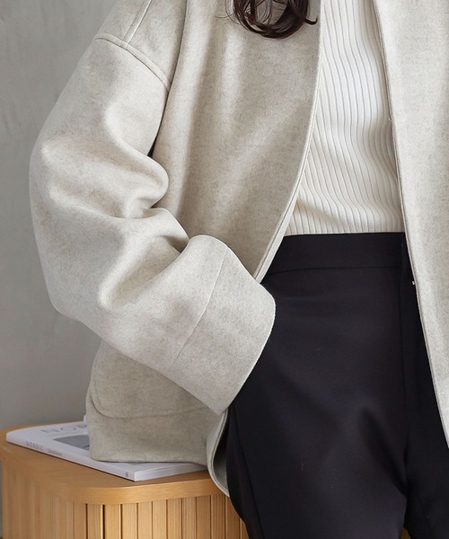 KOBE LETTUCE（コウベレタス）の「ニットスヌード付きノーカラーコート（ノーカラーコート・レディース・ブラウン/グレー/グレイッシュベージュ/ブルー・M）」の7枚目の写真