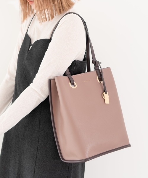 MERCURYDUO（マーキュリーデュオ）の「【MERCURYDUO/マーキュリーデュオ 】 メタル アイレット 縦長トートバッグ（トートバッグ・レディース・オリーブ/ブラック/ベージュ/キャメル/グレイッシュブルー/スモークピンク/オフホワイト/グレイッシュベージュ/アイボリー/ゴールド/ブロンズ/シルバー・FREE）」の9枚目の写真