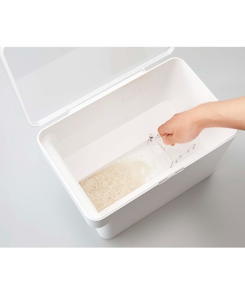 tower（タワー）の「【WEB限定】tower 米びつ5kg 軽量カップ付き（キッチン収納・レディース・ブラック/ホワイト・FREE）」の4枚目の写真