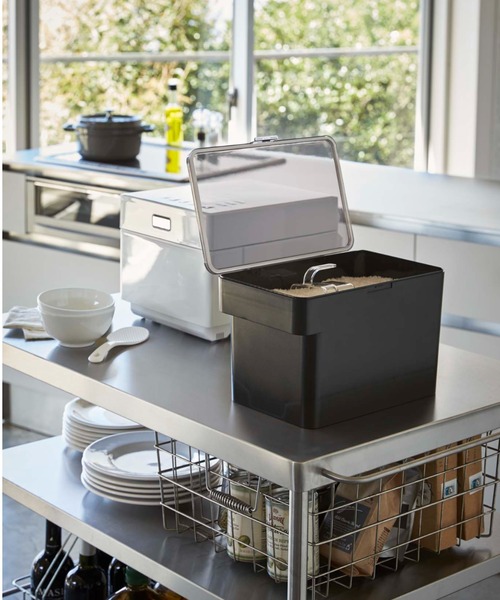 tower（タワー）の「【WEB限定】tower 米びつ5kg 軽量カップ付き（キッチン収納・レディース・ブラック/ホワイト・FREE）」の6枚目の写真