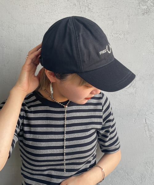 FRED PERRY（フレッドペリー）の「[FRED PERRY/フレッドペリー] ブランド刺繍ロゴ キャップ（キャップ・レディース・ブラック・ONE SIZE）」の8枚目の写真