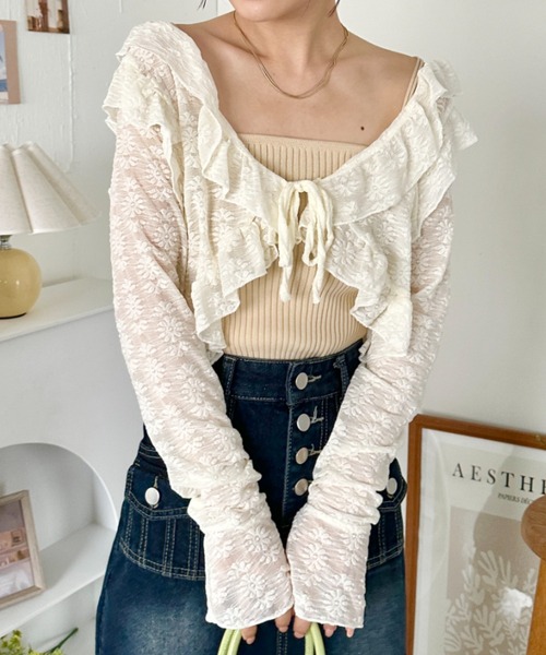 CLEA（クレア）の「ラッフルフリルクロップド丈レースボレロ（カーディガン/ボレロ・レディース・アイボリー/ホワイト・FREE）」の3枚目の写真