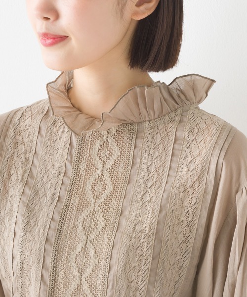 OMNES(オムネス)の「コットンボイルフロントレース袖ボリュームプルオーバー(シャツ/ブラウス・レディース・ベージュ/ホワイト/ブラック/ブルー・FREE)」の9枚目の写真