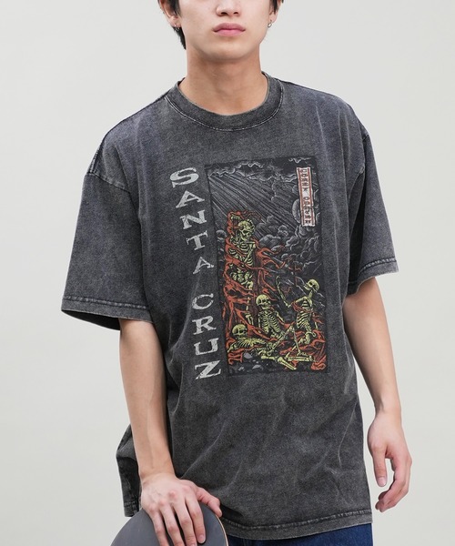 SANTA CRUZ（サンタクルーズ）の「【ムラサキスポーツ限定】SANTACRUZ/サンタクルーズ 半袖Tシャツ 古着風 ピグメント 502242405（Tシャツ/カットソー・メンズ・ブラック系1/ブラック系3/ブラック系4/ブラック系2・M/XL/L）」の4枚目の写真