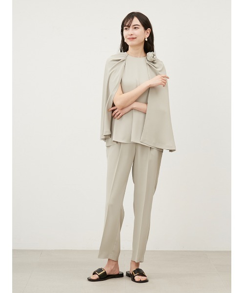 Mila Owen（ミラオーウェン）の「コサージュブラウステーパードパンツ