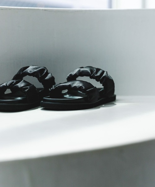 RODE SKO（ロデスコ）の「ギャザースライドサンダル（サンダル・レディース・ブラック/ライトグレー・36/37/38）」の6枚目の写真