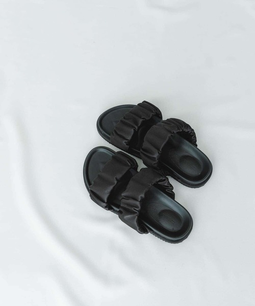 RODE SKO（ロデスコ）の「ギャザースライドサンダル（サンダル・レディース・ブラック/ライトグレー・36/37/38）」の7枚目の写真