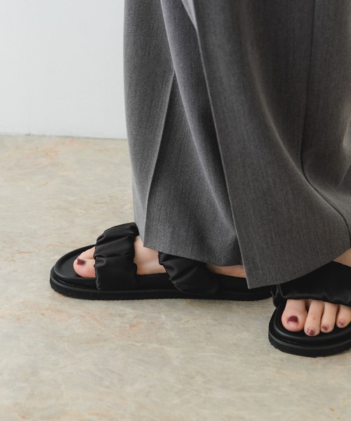 RODE SKO（ロデスコ）の「ギャザースライドサンダル（サンダル・レディース・ブラック/ライトグレー・36/37/38）」の13枚目の写真