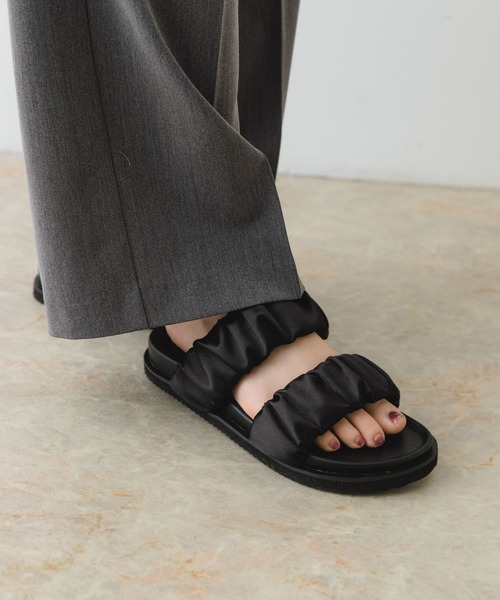 RODE SKO（ロデスコ）の「ギャザースライドサンダル（サンダル・レディース・ブラック/ライトグレー・36/37/38）」の14枚目の写真