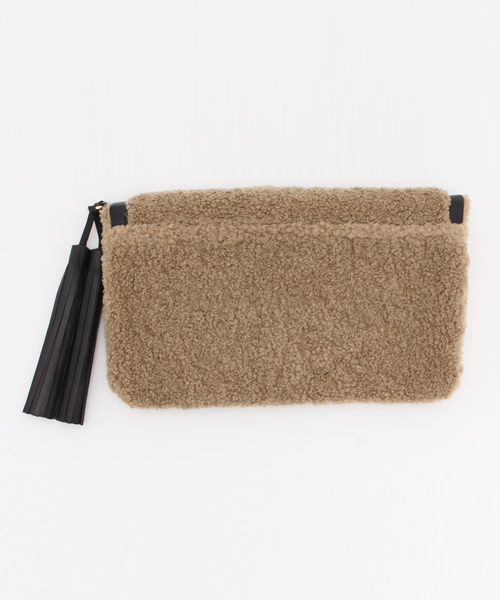 DouDou(ドゥドゥ)の「【DouDou】フリンジ付ファークラッチ DouDou(ドゥドゥ)の「【DouDou】フリンジ付ファークラッチ