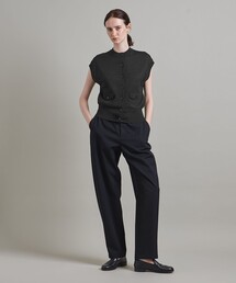 LOEFF＞フラップ ニット ベストを使った人気ファッション