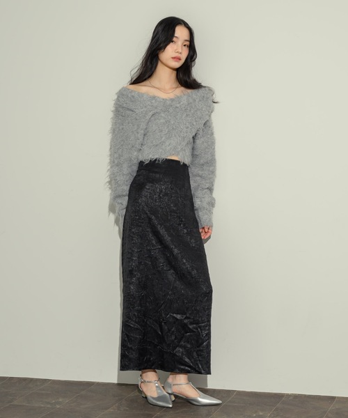 NEUNA(ヌナ)の「センターシームフェイクレザーローヒール(パンプス・レディース・シルバー/ブラック・L/M/S)」の4枚目の写真