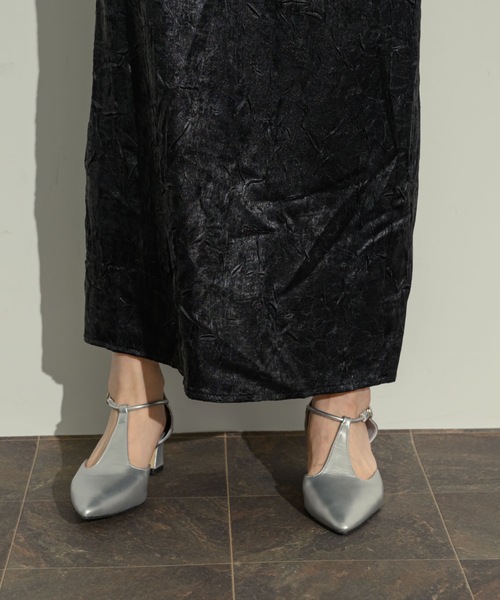 NEUNA(ヌナ)の「センターシームフェイクレザーローヒール(パンプス・レディース・シルバー/ブラック・L/M/S)」の22枚目の写真