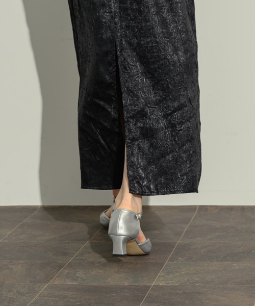 NEUNA(ヌナ)の「センターシームフェイクレザーローヒール(パンプス・レディース・シルバー/ブラック・L/M/S)」の18枚目の写真
