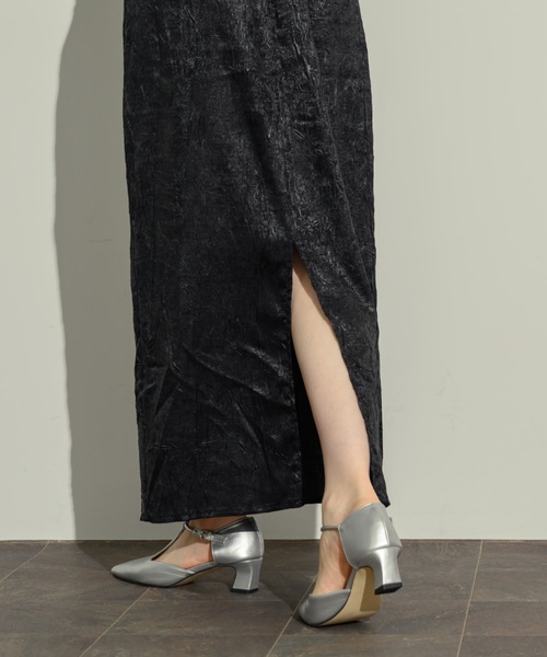 NEUNA(ヌナ)の「センターシームフェイクレザーローヒール(パンプス・レディース・シルバー/ブラック・L/M/S)」の17枚目の写真
