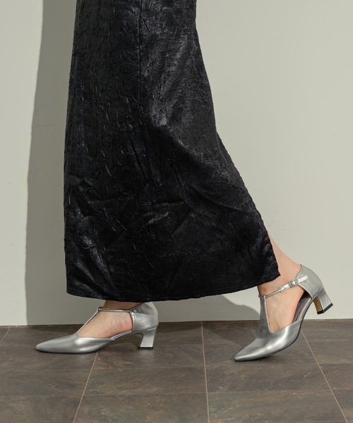 NEUNA(ヌナ)の「センターシームフェイクレザーローヒール(パンプス・レディース・シルバー/ブラック・L/M/S)」の20枚目の写真