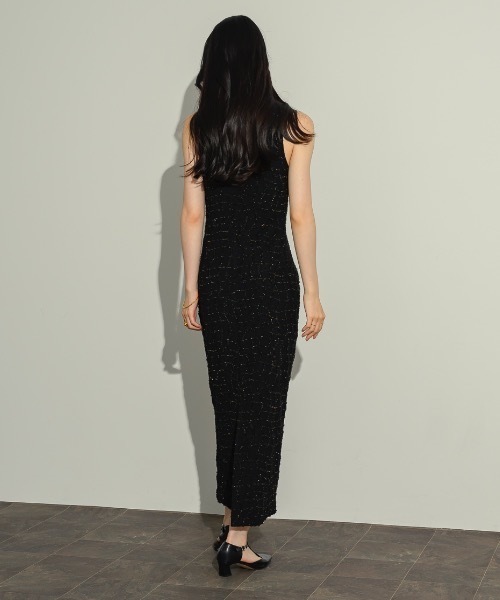 NEUNA(ヌナ)の「センターシームフェイクレザーローヒール(パンプス・レディース・シルバー/ブラック・L/M/S)」の11枚目の写真