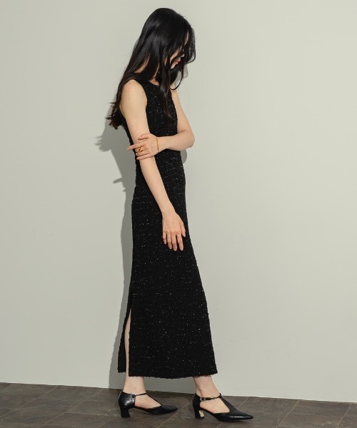 NEUNA(ヌナ)の「センターシームフェイクレザーローヒール(パンプス・レディース・シルバー/ブラック・L/M/S)」の9枚目の写真