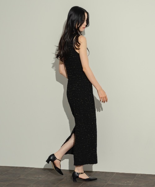 NEUNA(ヌナ)の「センターシームフェイクレザーローヒール(パンプス・レディース・シルバー/ブラック・L/M/S)」の7枚目の写真