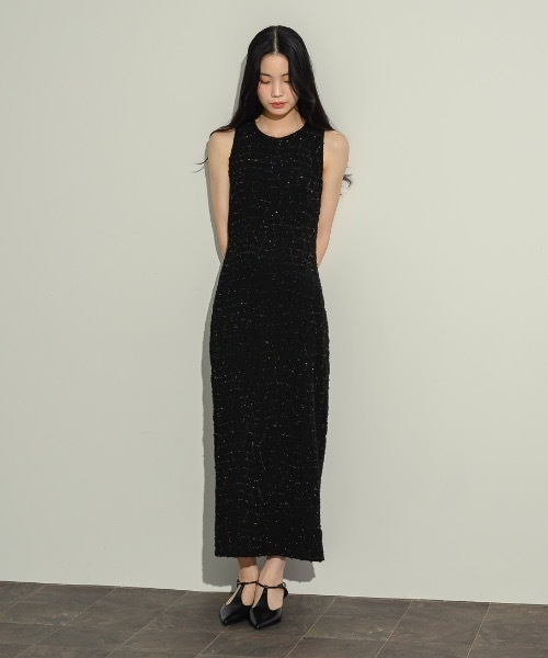 NEUNA(ヌナ)の「センターシームフェイクレザーローヒール(パンプス・レディース・シルバー/ブラック・L/M/S)」の8枚目の写真