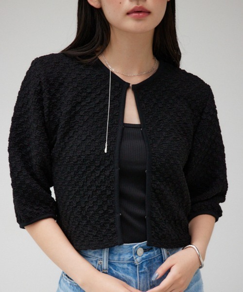 AZUL by moussy（アズールバイマウジー）の「ポップコーンカットカーディガン（カーディガン/ボレロ・レディース・オレンジ/ブラック/オフホワイト・FREE）」の2枚目の写真