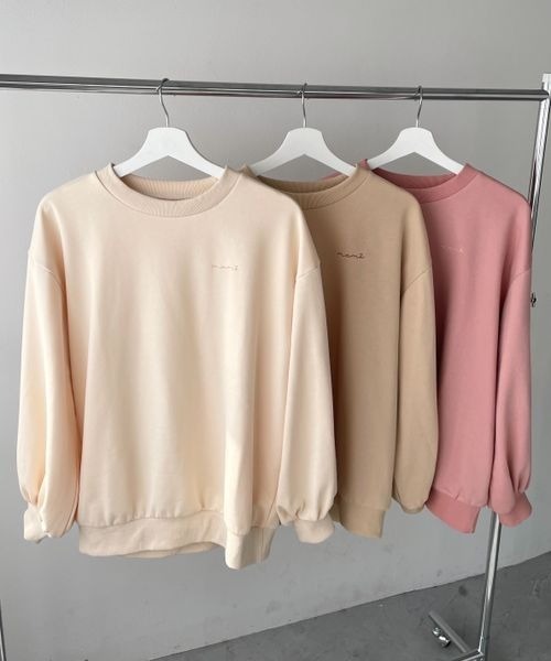 mysty woman(ミスティウーマン)の「【スタッフプロデュース/WEB限定】MiO企画・ちび刺繍ロゴスウェット 149818(スウェット・レディース・ベージュ/アイボリー/ピンク・FREE)」の4枚目の写真