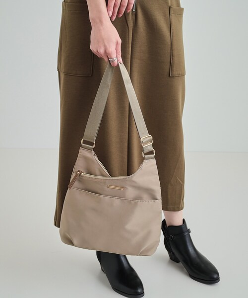 SHOO・LA・RUE（シューラルー）の「◆プレゼントにも バー金具 ポケットショルダーバッグ（ショルダーバッグ・レディース・ブラック/オレンジ/ナチュラル・00）」の15枚目の写真
