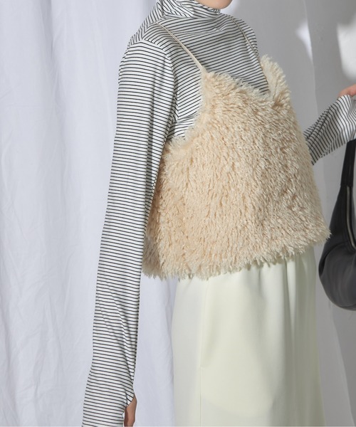 each（イーチ）の「もこもこボアキャミビスチェ（ベスト・レディース・ブラック/アイボリー/グレー・FREE）」の20枚目の写真