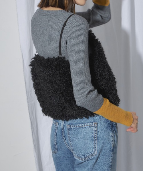 each（イーチ）の「もこもこボアキャミビスチェ（ベスト・レディース・ブラック/アイボリー/グレー・FREE）」の5枚目の写真