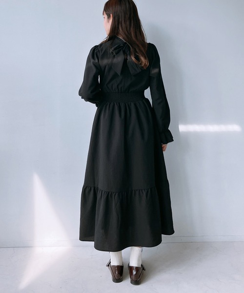 AS KNOW AS plus(アズノゥアズプラス)の「◇前後着用可能 ボウタイ付きキラキラボタンワンピ―ス(ワンピース・レディース・ブラック系/アイボリー系/ブラウン系・FREE)」の8枚目の写真