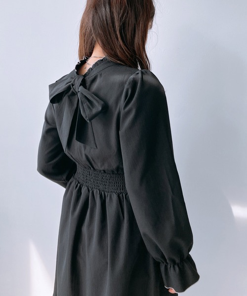 AS KNOW AS plus(アズノゥアズプラス)の「◇前後着用可能 ボウタイ付きキラキラボタンワンピ―ス(ワンピース・レディース・ブラック系/アイボリー系/ブラウン系・FREE)」の13枚目の写真