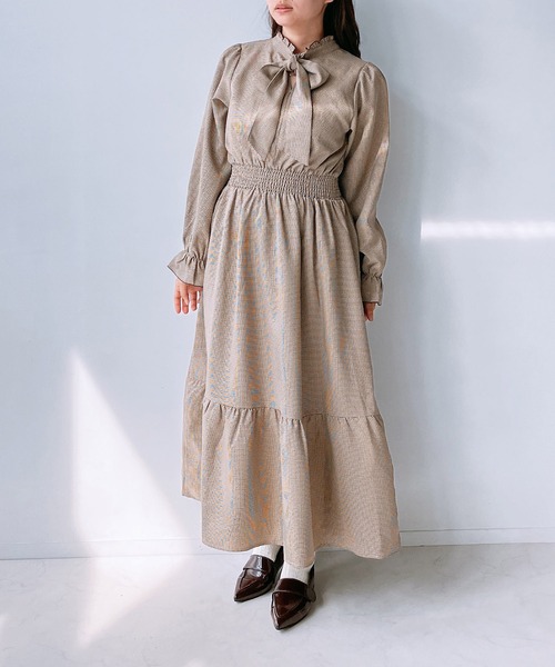 AS KNOW AS plus(アズノゥアズプラス)の「◇前後着用可能 ボウタイ付きキラキラボタンワンピ―ス(ワンピース・レディース・ブラック系/アイボリー系/ブラウン系・FREE)」の14枚目の写真