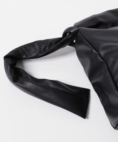 SENSE OF PLACE by URBAN RESEARCH（センスオブプレイスバイアーバンリサーチ）の「フェイクレザーパデットビッグショルダー（ショルダーバッグ・メンズ・ブラック/ブルー/パープル/レッド・ONE）」の12枚目の写真