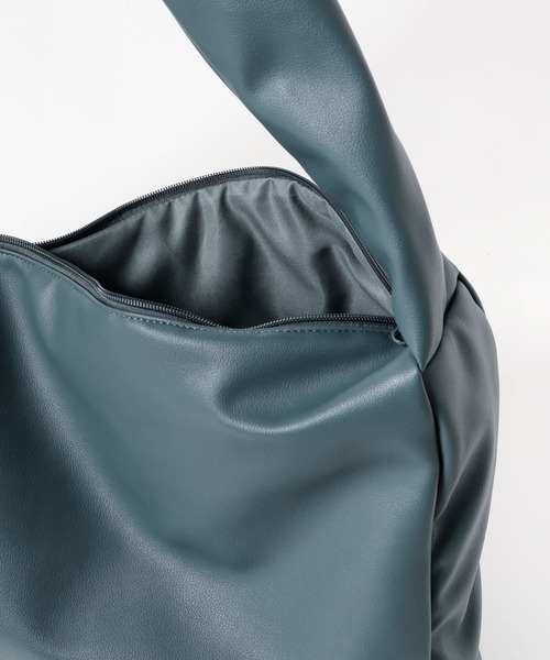 SENSE OF PLACE by URBAN RESEARCH（センスオブプレイスバイアーバンリサーチ）の「フェイクレザーパデットビッグショルダー（ショルダーバッグ・メンズ・ブラック/ブルー/パープル/レッド・ONE）」の14枚目の写真