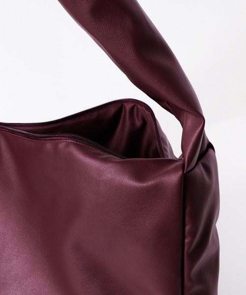 SENSE OF PLACE by URBAN RESEARCH（センスオブプレイスバイアーバンリサーチ）の「フェイクレザーパデットビッグショルダー（ショルダーバッグ・メンズ・ブラック/ブルー/パープル/レッド・ONE）」の15枚目の写真