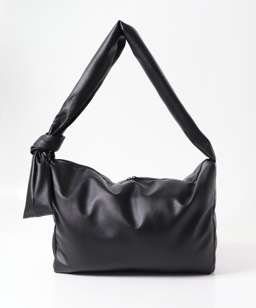 SENSE OF PLACE by URBAN RESEARCH（センスオブプレイスバイアーバンリサーチ）の「フェイクレザーパデットビッグショルダー（ショルダーバッグ・メンズ・ブラック/ブルー/パープル/レッド・ONE）」の2枚目の写真