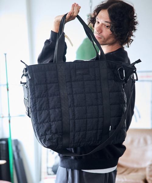 ADAM PATEK(アダムパテック)の「★ADAMPATEK★square quilt shoulder tote bag/スクエアキルトビッグショルダートートバッグ(トートバッグ・メンズ・カーキ/ブラック/グレー・FREE)」の8枚目の写真