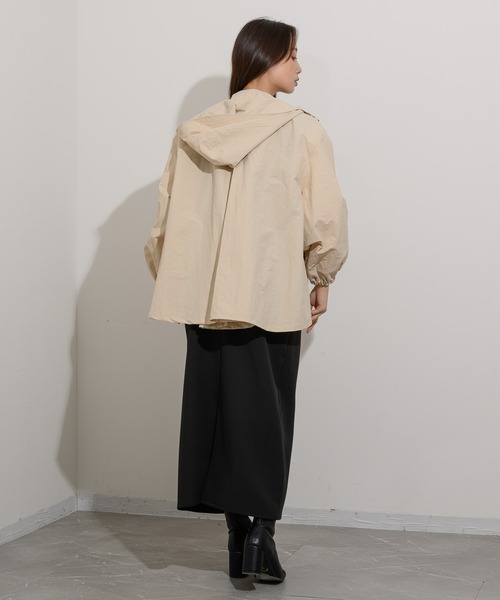 KATHARINE ROSS(キャサリンロス)の「【KATHARINE ROSS】ZOZO限定 マウンテンフレアパーカー(マウンテンパーカー・レディース・ベージュ/ブラック・MEDIUM)」の4枚目の写真