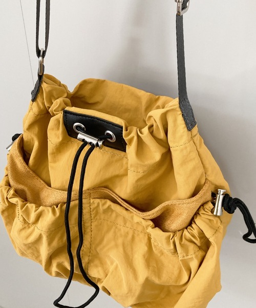 EARTH MADE(アースメイド)の「DRAWSTRING SHOULDER(ショルダーバッグ・レディース・マスタード・FREE)」の5枚目の写真