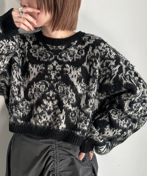 apres jour mignon(アプレジュールミニョン)の「ダマスク柄ニット【ZOZOTOWN限定アイテム】(ニット/セーター・レディース・アイボリー/ブラック/パープル・X-LARGE/フリー)」の2枚目の写真