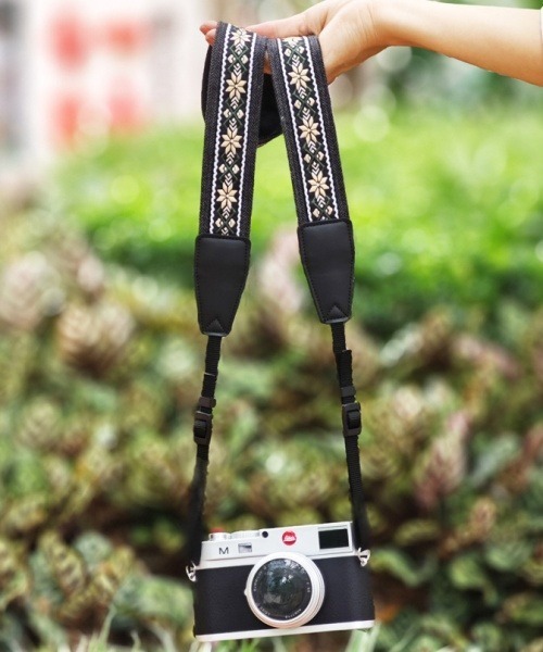Fun & Daily（ファンアンドデイリー）の「F&D : ジャガードデザインカメラストラップ（カメラ/カメラグッズ・レディース・ブラック/ブラウン・FREE）」の5枚目の写真