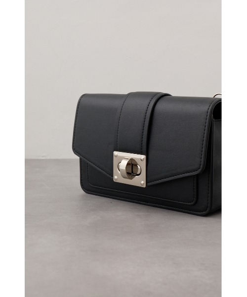 AZUL by moussy(アズールバイマウジー)の「ターンロックフラップウォレットバッグ(ショルダーバッグ・レディース・ブラック/アンティークシルバー/ダークカーキ・FREE)」の13枚目の写真