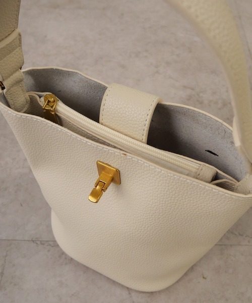 CURI BISCUI（キュリ　ビスキュイ）の「ひねり金具 バケツ型 ワンショルダーバッグ（ハンドバッグ・レディース・アイボリー/イエロー/ブラック・FREE）」の8枚目の写真