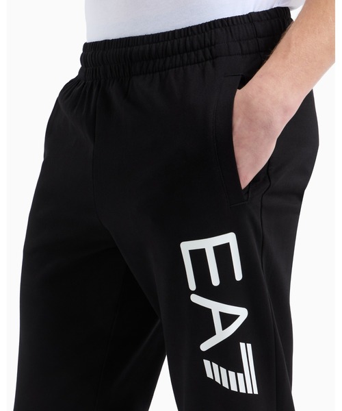 EMPORIO ARMANI EA7（エンポリオアルマーニイーエーセブン）の「【エンポリオ アルマーニ EA7】Logo Series ジョガーパンツ コットン（スウェットパンツ・メンズ・ブラック系/ブラック・SMALL/MEDIUM/LARGE/X-LARGE/XX-LARGE/X-SMALL）」の4枚目の写真