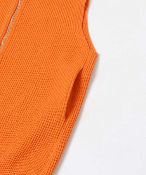 Yonetomi(ヨネトミ)の「米富繊維 MERCERIZED COTTON RIB VEST(ベスト・メンズ・アイボリー/グレー/オレンジ・3/1)」の6枚目の写真