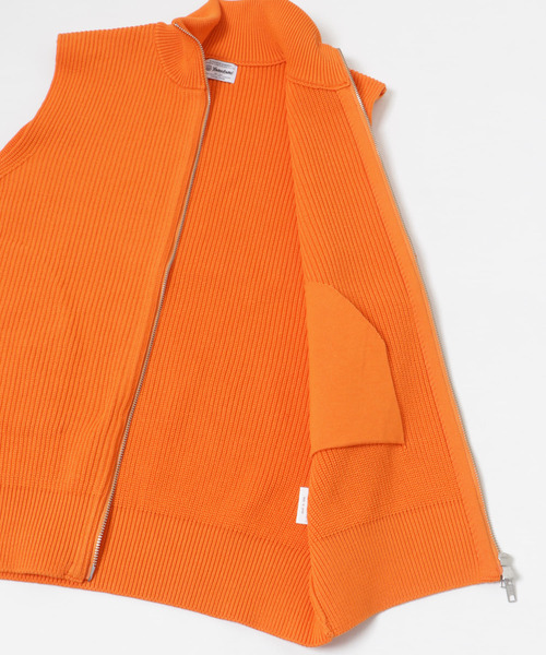 Yonetomi(ヨネトミ)の「米富繊維 MERCERIZED COTTON RIB VEST(ベスト・メンズ・アイボリー/グレー/オレンジ・3/1)」の7枚目の写真